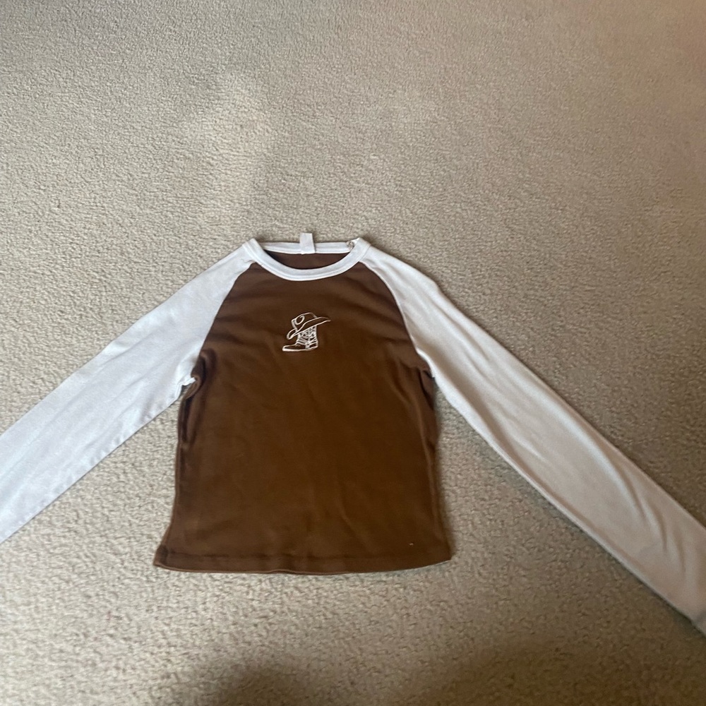 brown and white longer SLIGHTLY cropped longsleve cowboy shirt. size L